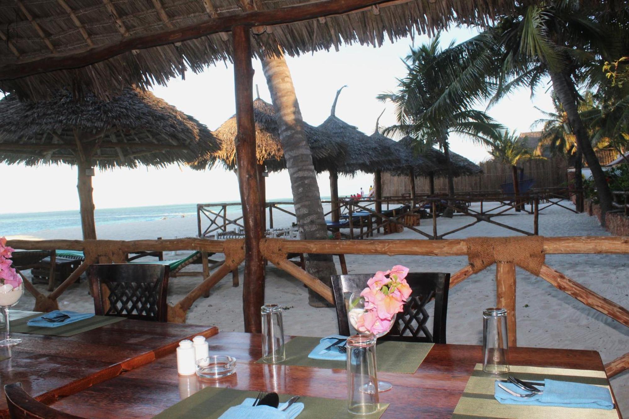 Bianco Azzurro Hotel & Restaurant Pwani Mchangani Exterior photo