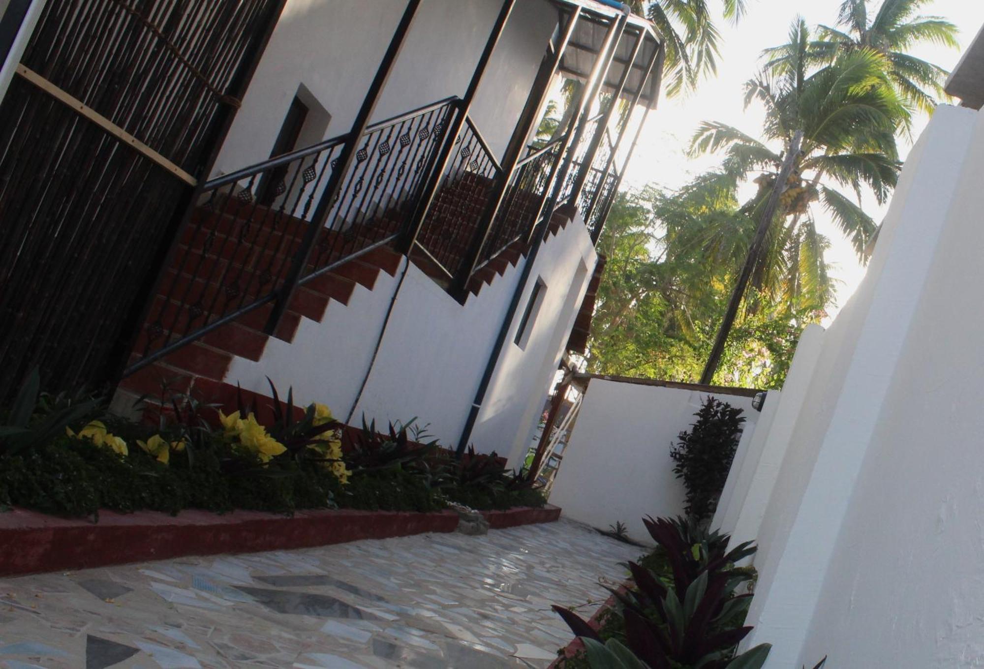 Bianco Azzurro Hotel & Restaurant Pwani Mchangani Exterior photo